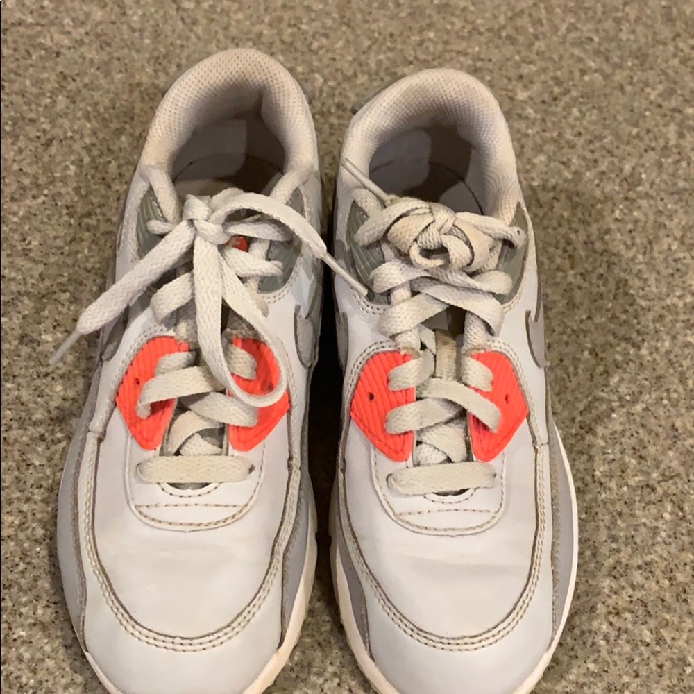 Nike - Picture 3 of 5